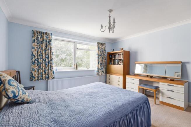 3 bed Apartment for sale Image 10