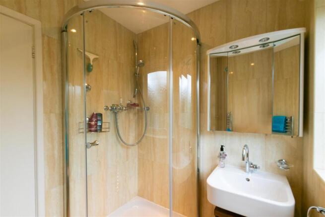 9_bathroom.jpg