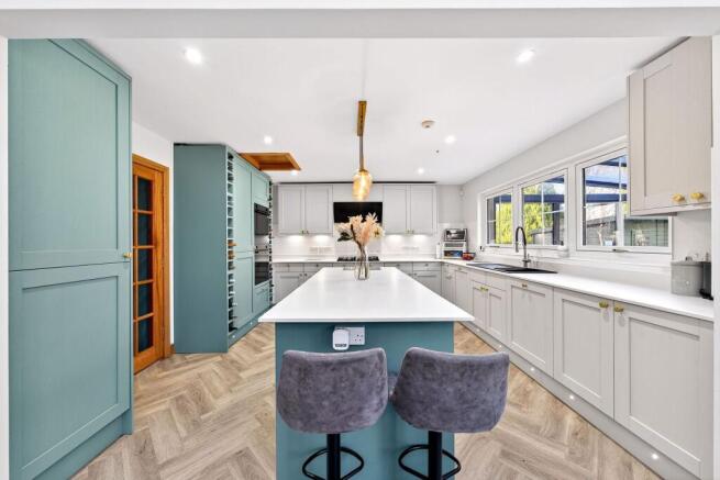 Kitchen / Breakfasting Room