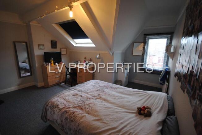 4 bed Terraced to rent Image 7