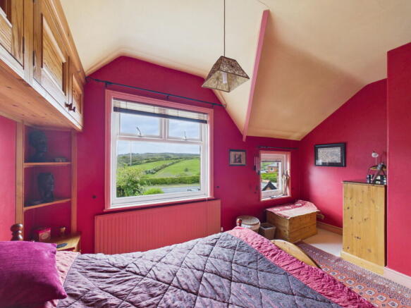3 bed Semi-Detached for sale Image 9