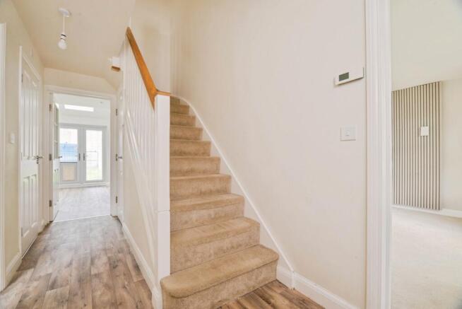 5 bed Detached for sale Image 7