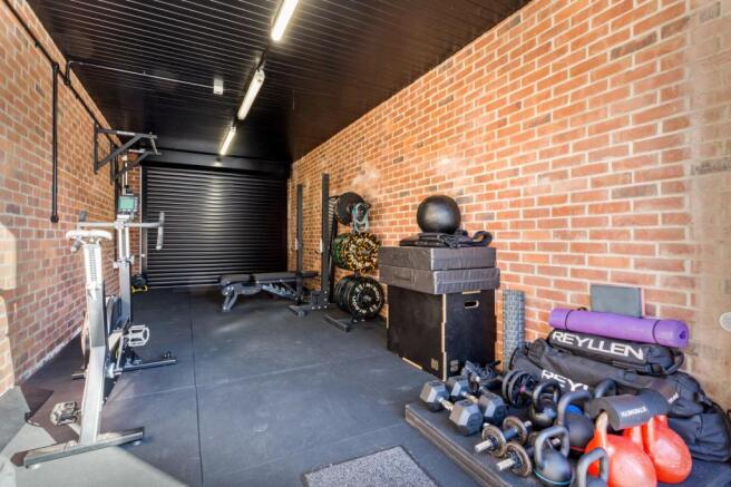 garage / gym