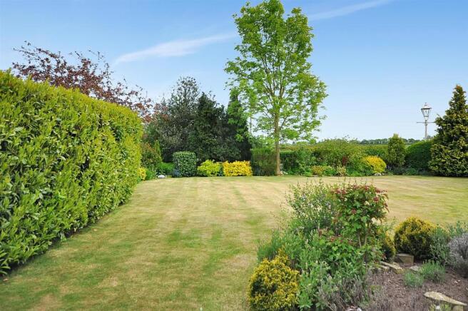 Rear Garden (2).jpg