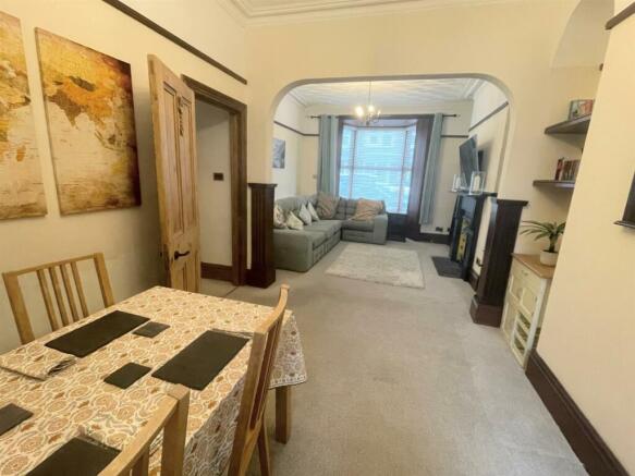 Lounge/dining room