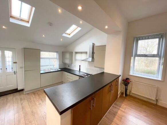 4 bed End of Terrace to rent Image 5