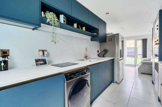 1438195-18-69da76...