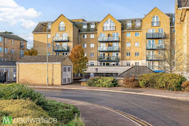 2-bed flat on Clarence Lodge, Taverners Way, Hoddesdon, £235,000