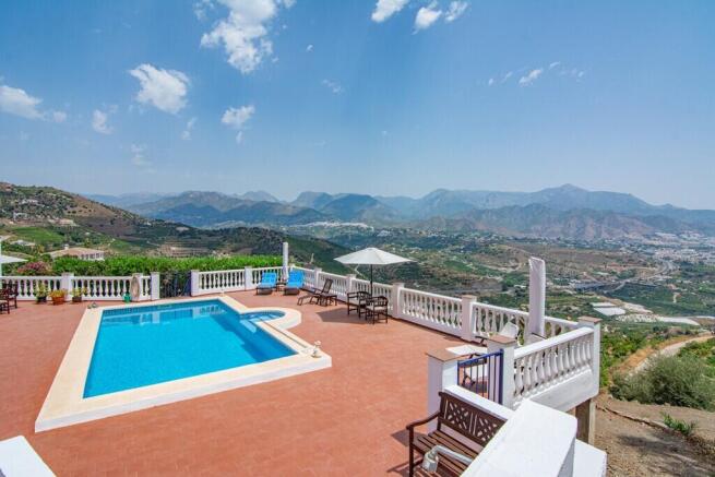 pool & mountains