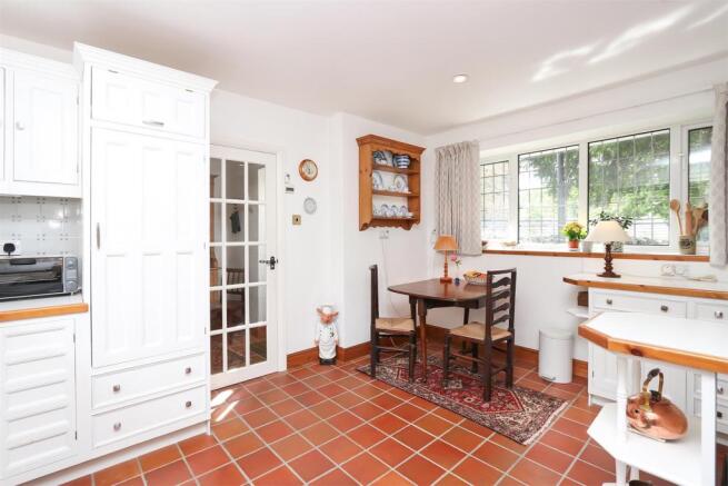 Kitchen3.jpg