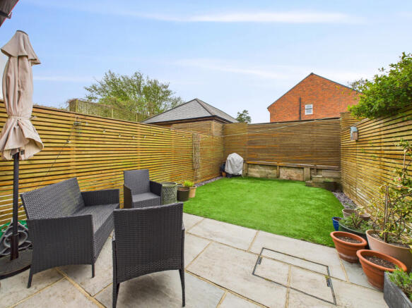 CAM02909G0-PR0381-STILL006