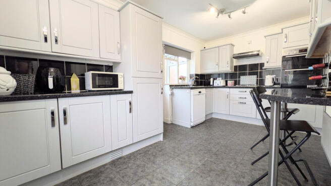 PXL_20251016_105742831.MP~2