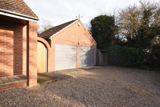 DOUBLE GARAGE