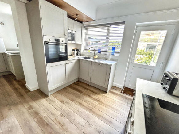 Connaught Avenue, Gorleston photo 4
