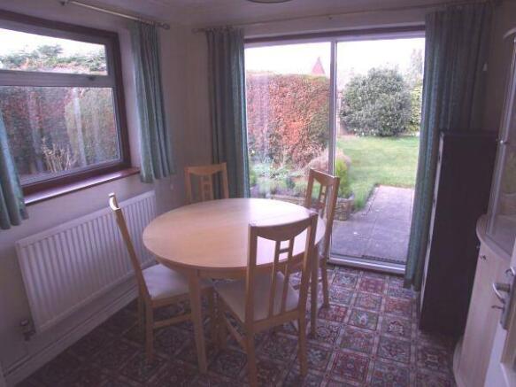 DINING/FAMILY ROOM: