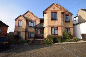Flat 4, 43 45 Donkin Court, Donkin Hill, Caversham, Reading RG4 5DG