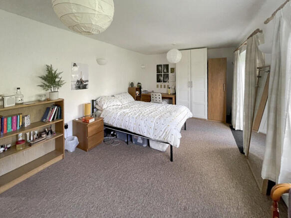Living Room/Bedro...