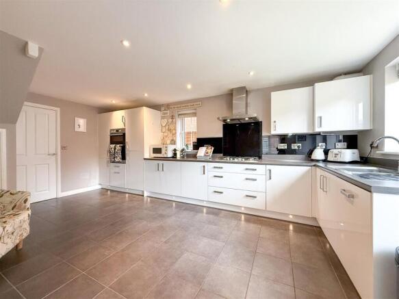 Zurich Avenue, Biddulph, Stoke-On-Trent photo 4