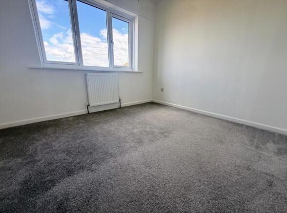 4 bed Detached to rent Image 5