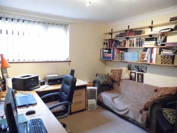 BEDROOM 5/STUDY