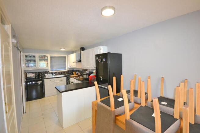 Kitchen / Dining Roo