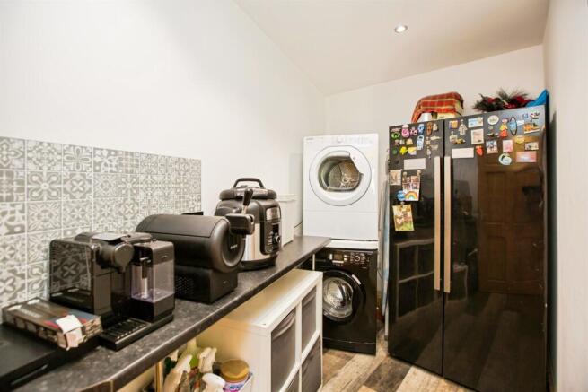 4 bed Detached for sale Image 8