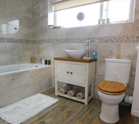 FAMILY BATHROOM