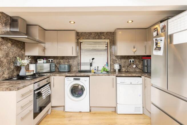 3 bed Terraced for sale Image 4