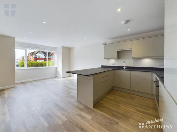 CAM03852G0-PR0203-STILL008