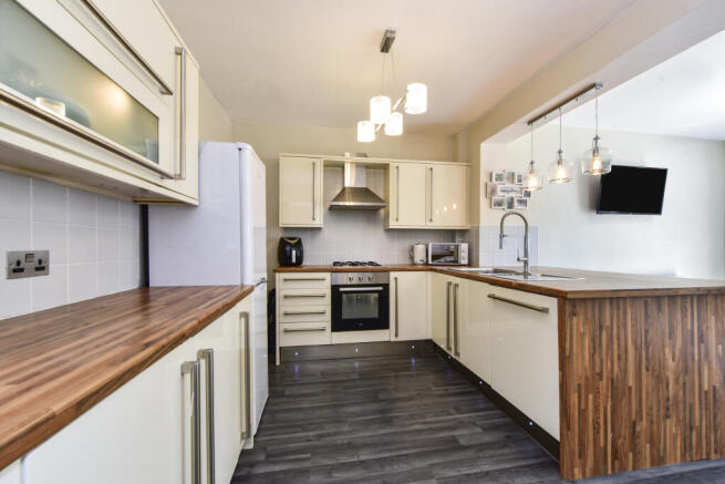 3 bed Semi-Detached for sale Image 8