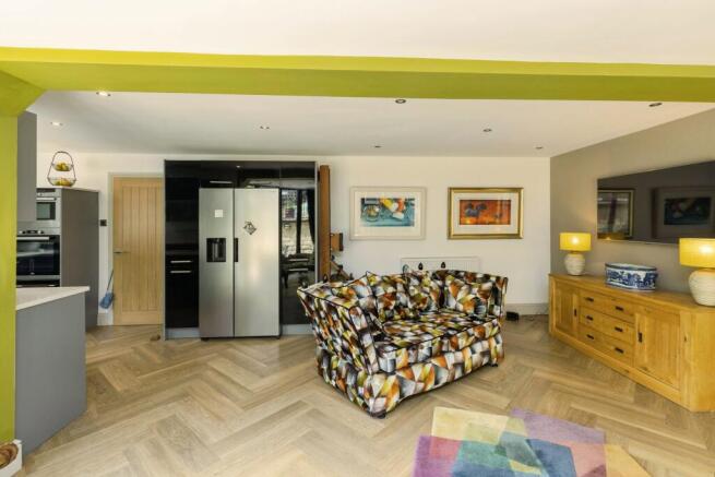 4 bed Detached for sale Image 5