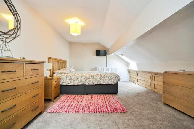 3 bed Terraced for sale Image 9