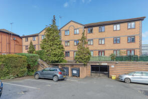 12, Kingfisher Court, Queen Alexandra Road, High Wycombe HP11 2HZ