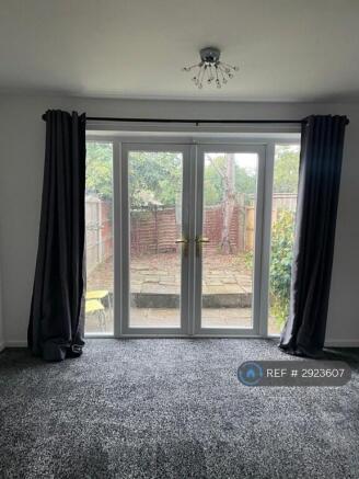 2 bed Terraced to rent Image 6