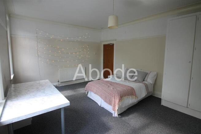 7 bed House to rent Image 5
