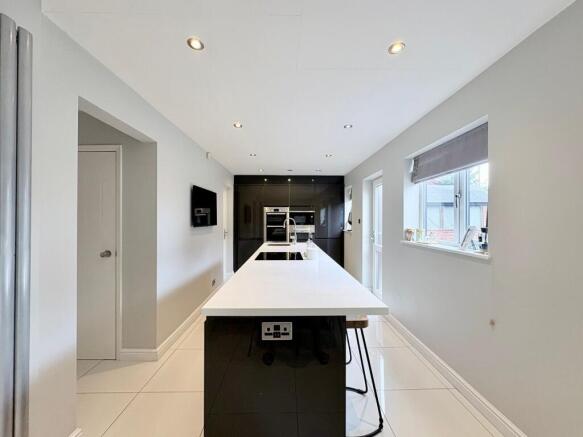 4 bed Detached for sale Image 5