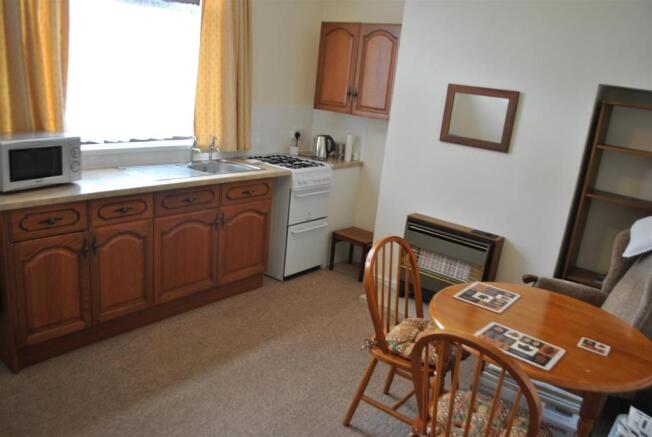 FITTED KITCHEN/DININ