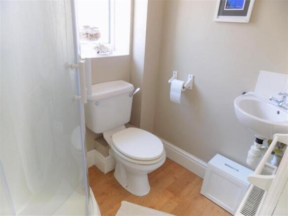 master ensuite.JPG