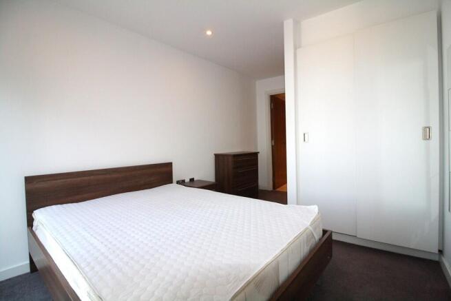 2 bed Apartment to rent Image 5
