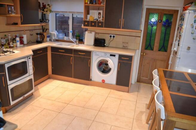 KITCHEN/DINING ROOM