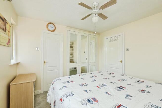 4 bed Detached for sale Image 8
