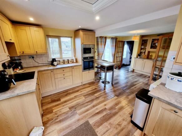 Kitchen & Dining