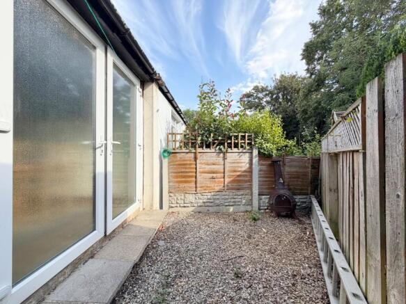 2 bed End of Terrace to rent Image 4