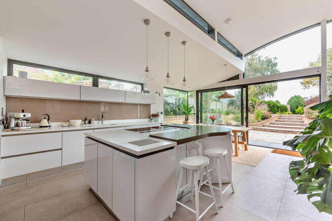 8614390-interior1...