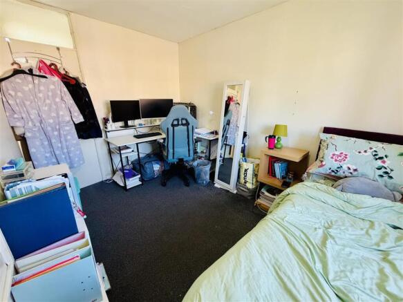 3 bed Terraced for sale Image 9
