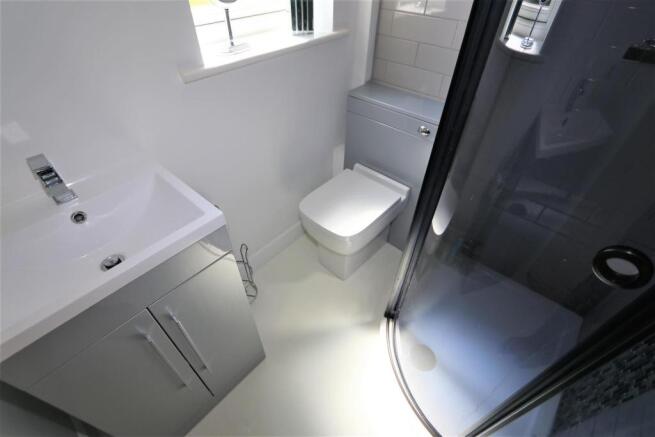 EN SUITE SHOWER ROOM