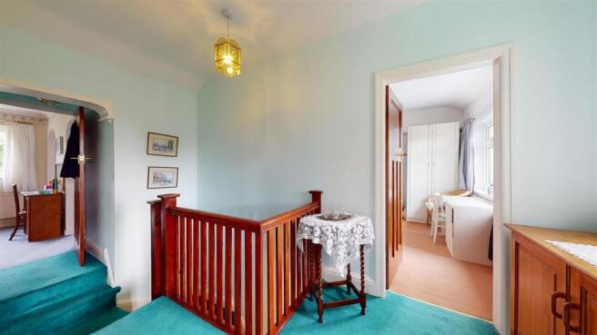 FIRST FLOOR LANDING