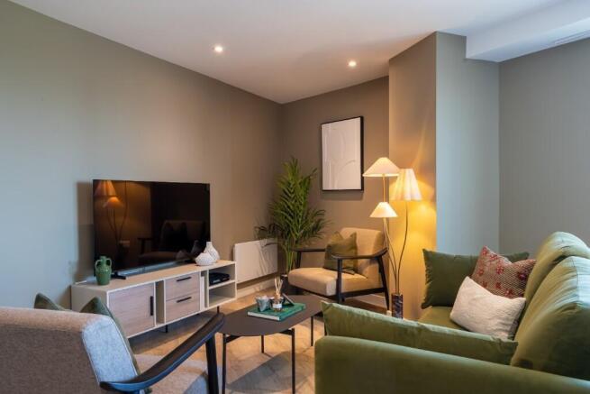 3 bed Flat to rent Image 4