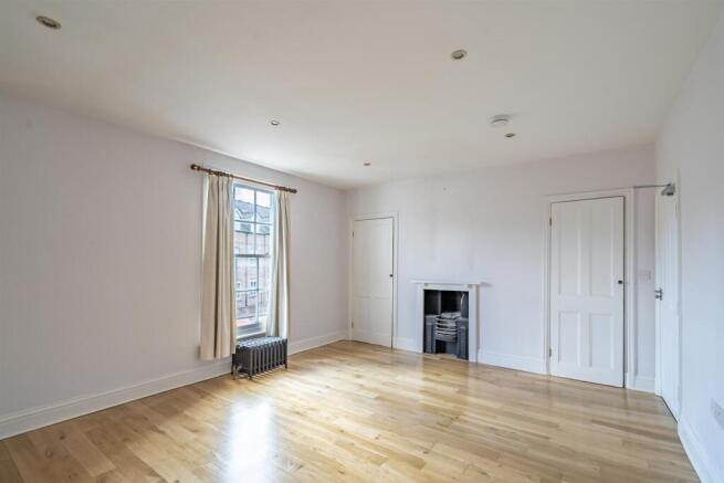 4 bed Town House for sale Image 10