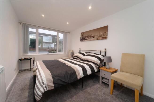 Bedroom/ Office